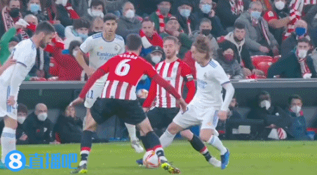 据法布里齐奥·罗马诺报道，曼城已立即从沃特福德召回20岁中卫马克斯·阿莱恩。🔄